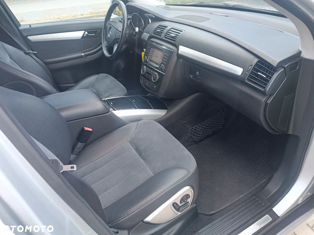 Mercedes-Benz Klasa R 500 4Matic 7G-TRONIC - 16