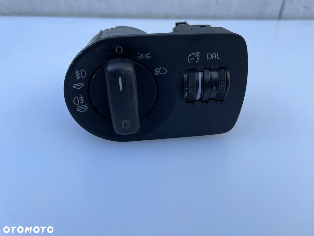 PRZEŁĄCZNIK ŚWIATEŁ AUDI A3 8P 8P1941531AH