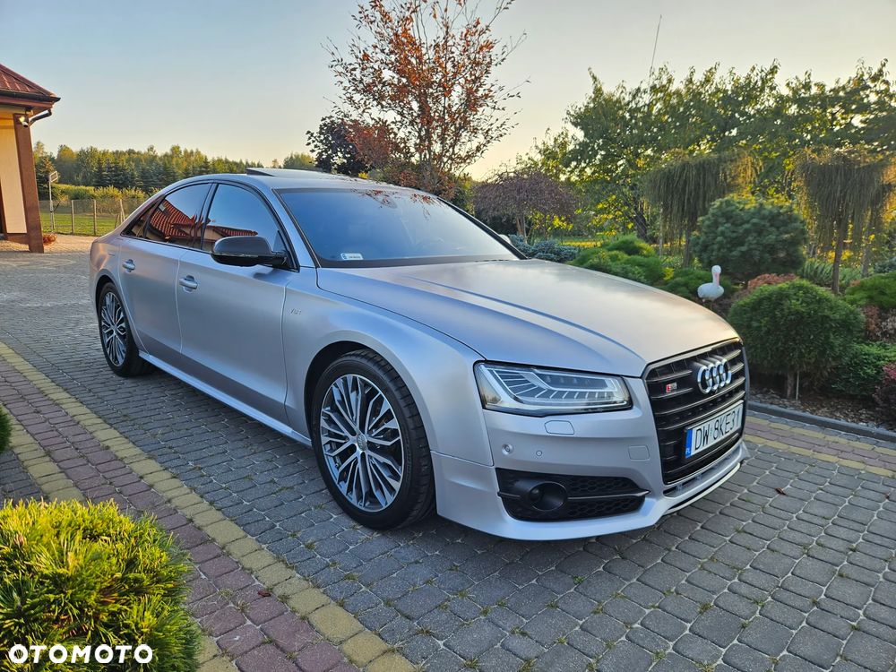 Audi S8 - 2