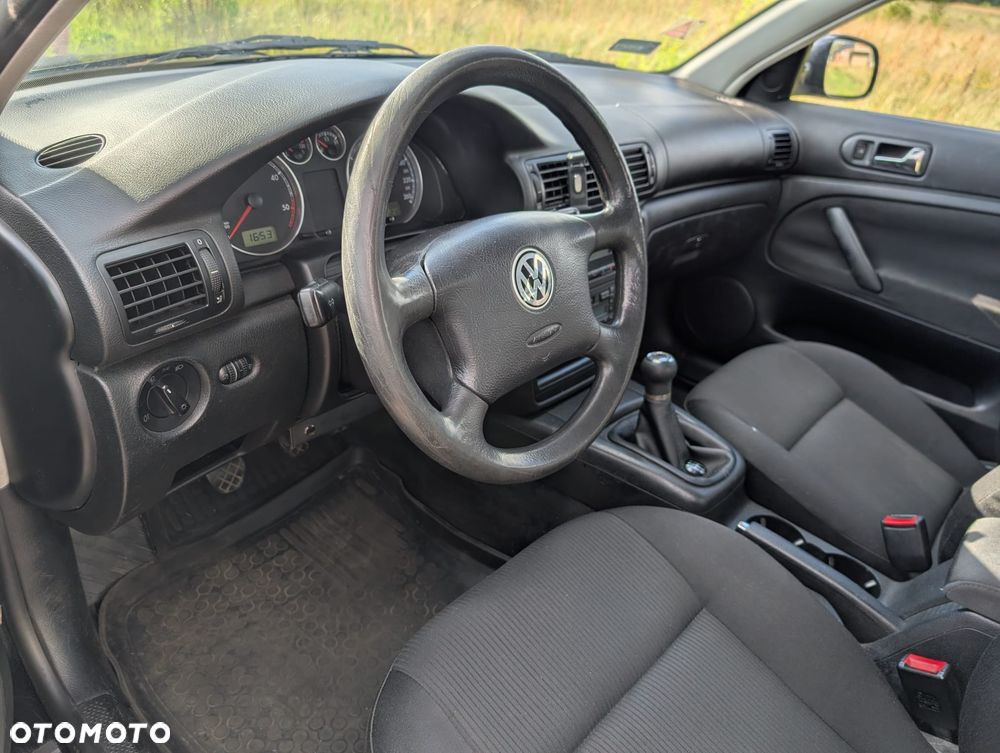 Volkswagen Passat 1.9 TDI Comfortline Family - 20