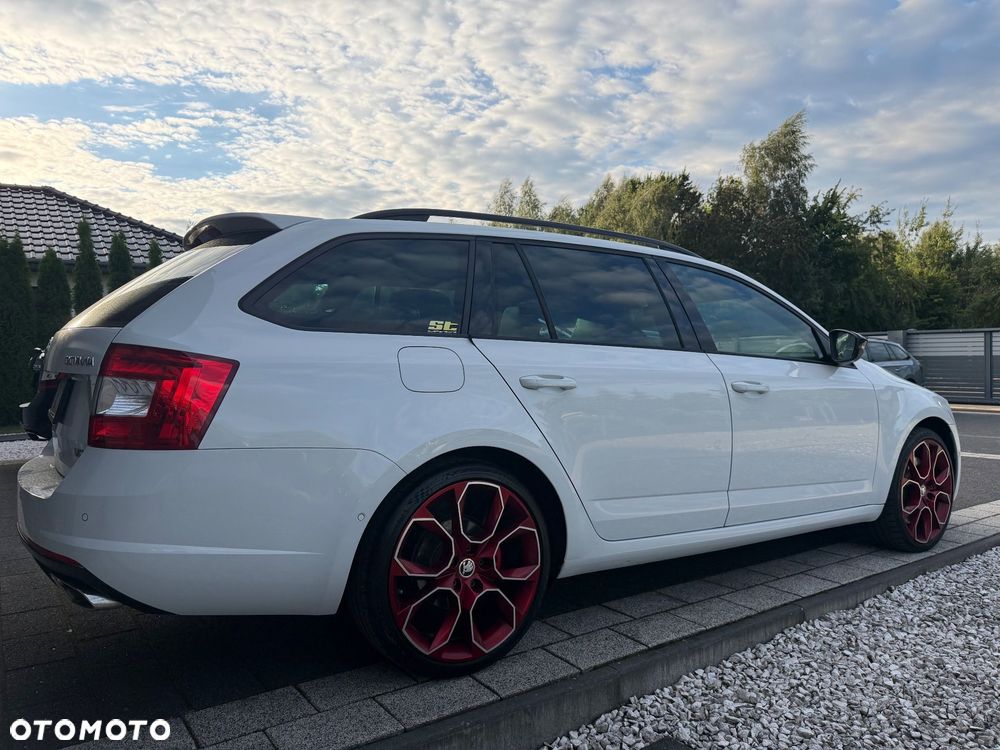 Skoda Octavia 2.0 TDI DSG RS - 37