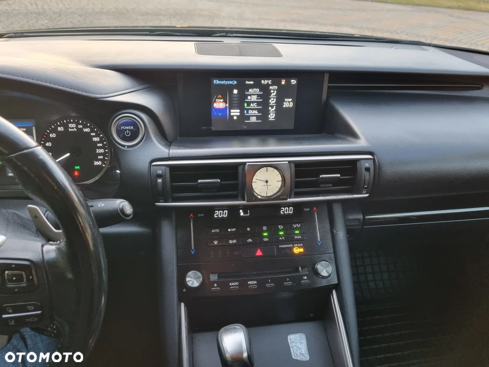 Lexus IS Business Edition - 13