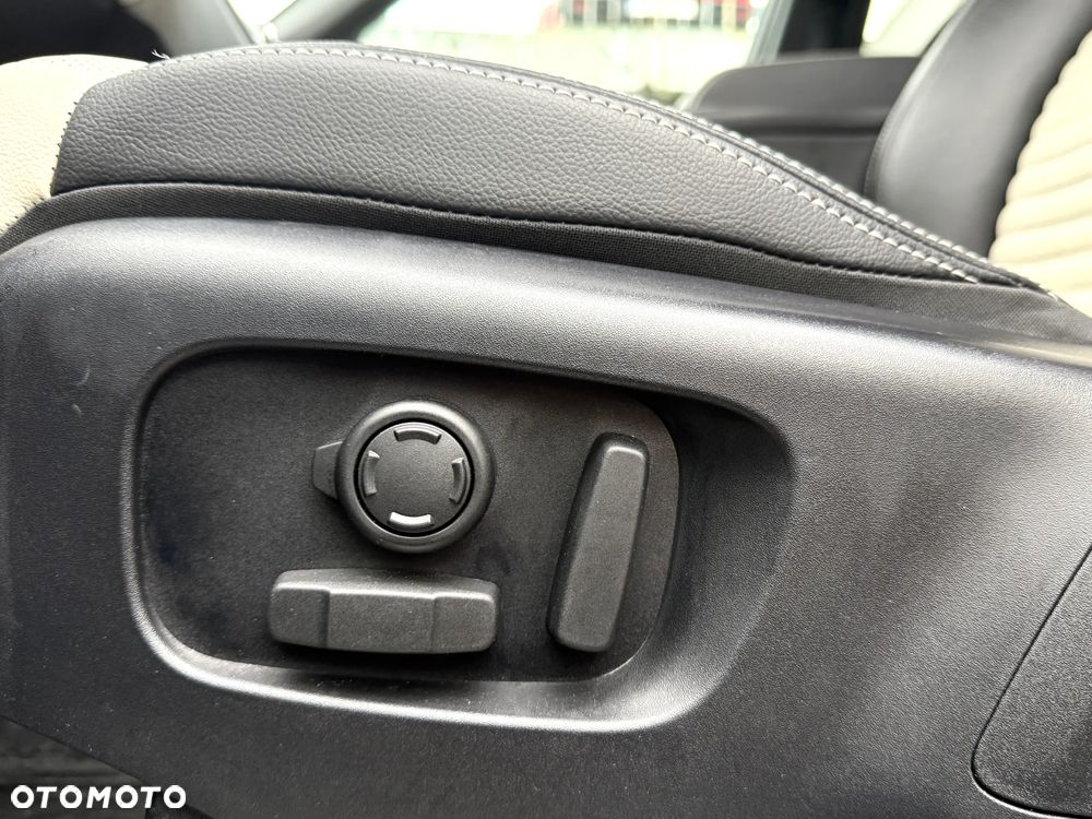 Land Rover Discovery D250 Dynamic SE - 14