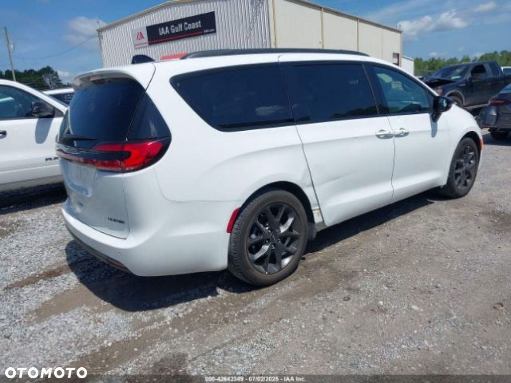 Chrysler Pacifica - 2