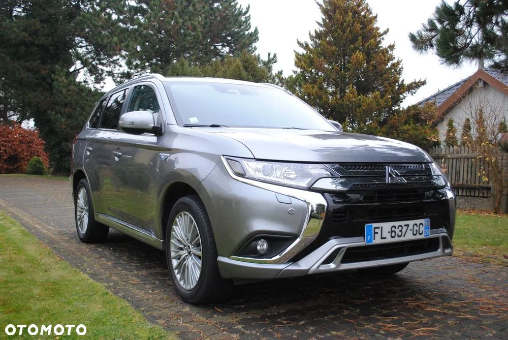 Mitsubishi Outlander - 1