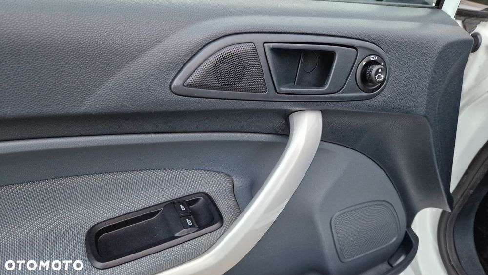 Ford Fiesta 1.6 Ti-VCT Sport - 21