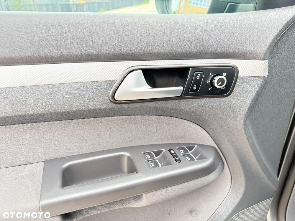 Volkswagen Touran 2.0 TDI DPF STYLE - 28