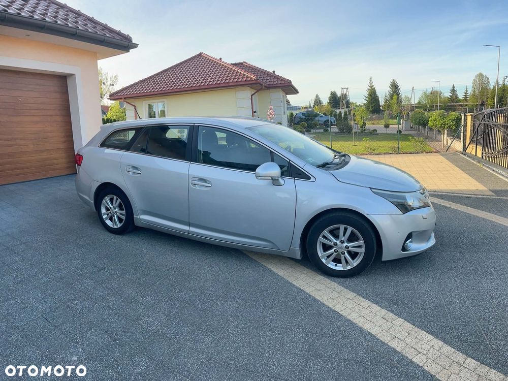 Toyota Avensis 2.0 D-4D Sol - 3