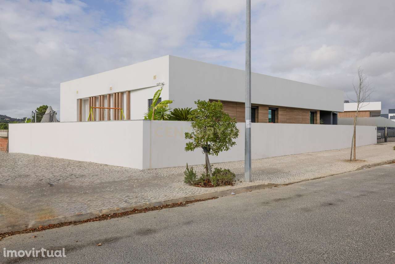Moradia unifamiliar na Urbanização dos Jardins de Santiago, Setúbal - Grande imagem: 4/38