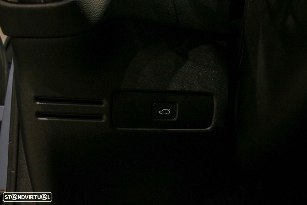 Volvo XC 40 Recharge Core - 36