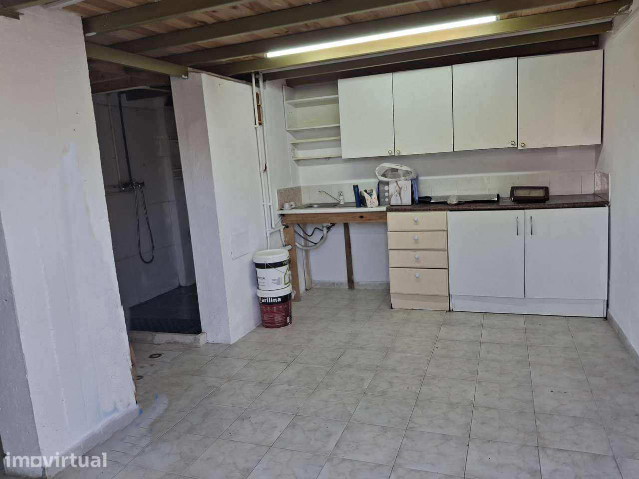 Garagem com saída para a rua. Transformada em loft. Bem localizada. - Grande imagem: 4/9