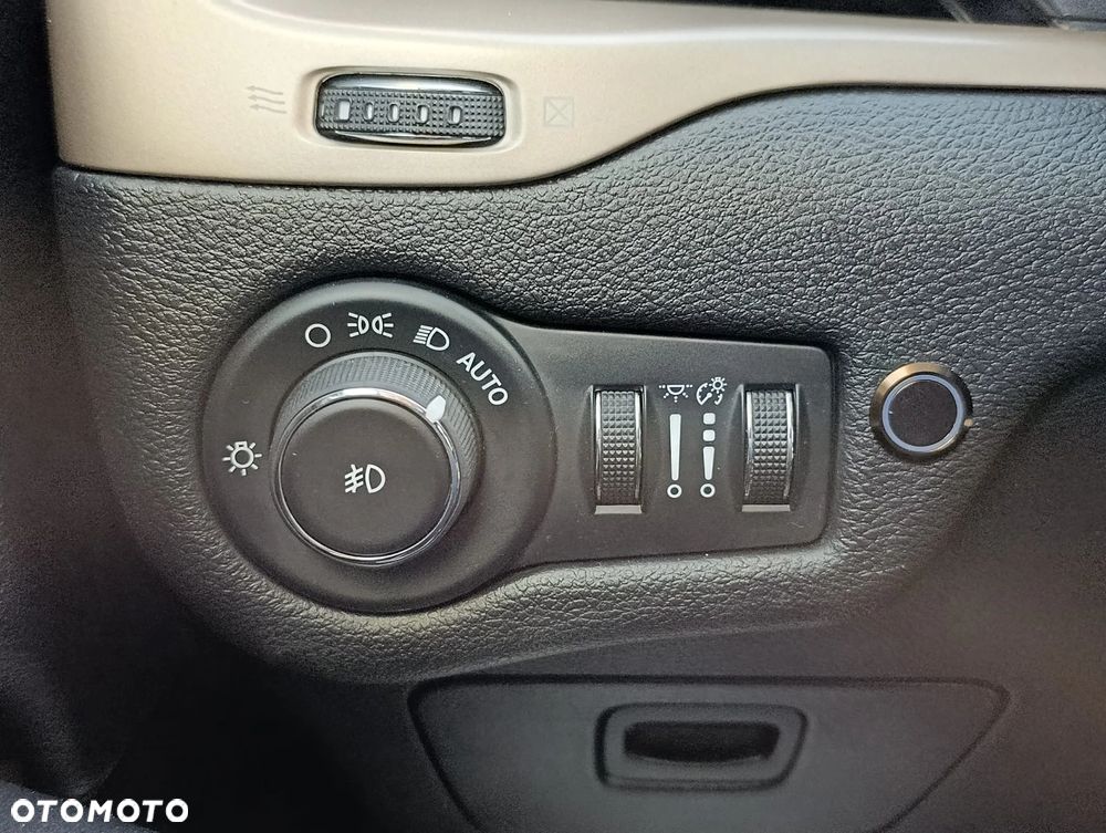 Jeep Cherokee - 20