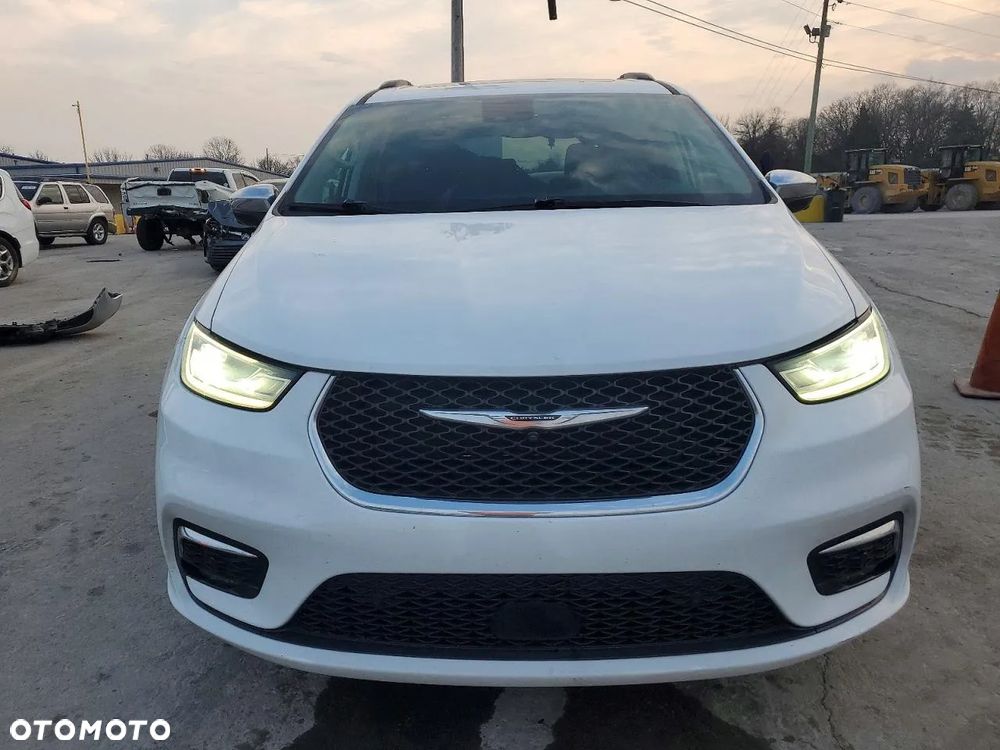 Chrysler Pacifica - 5