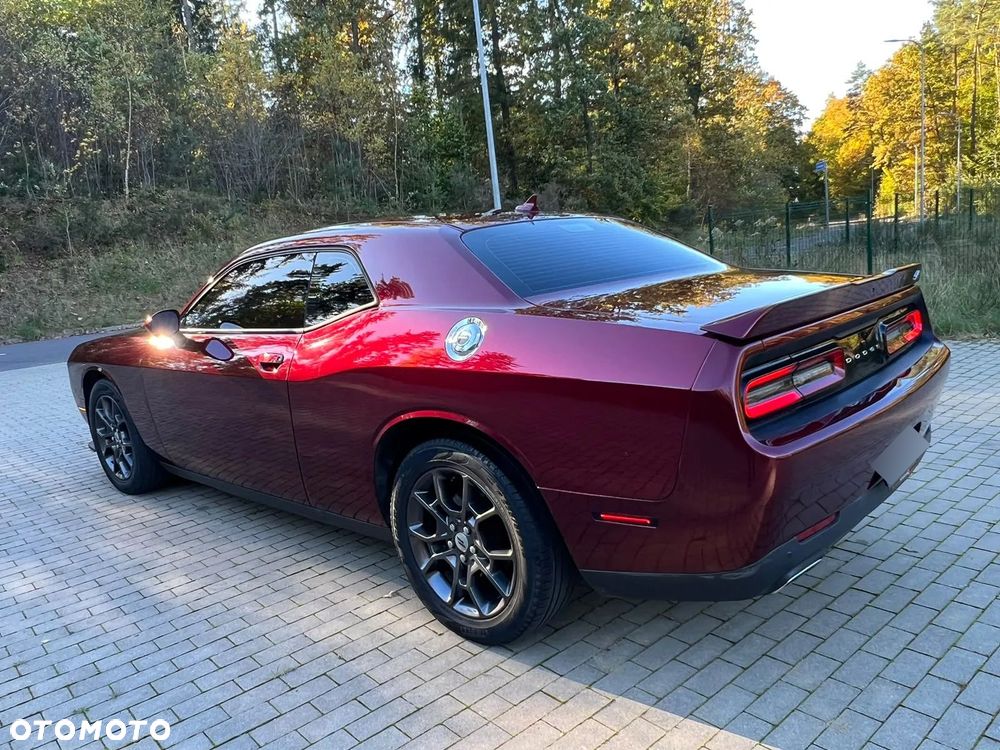 Dodge Challenger - 13