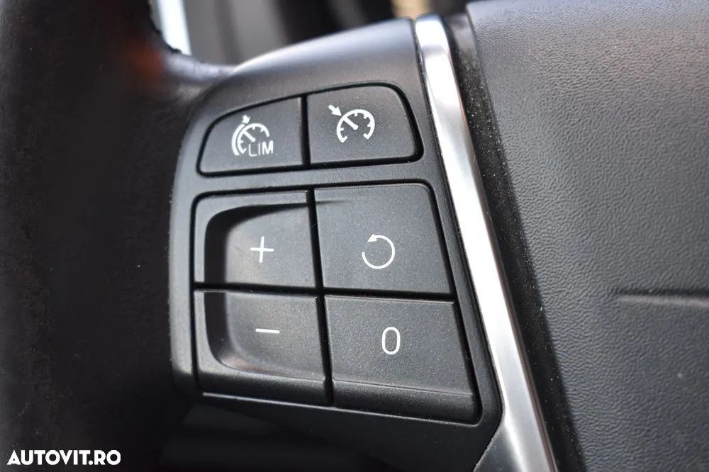 Volvo V40 T2 Momentum - 19