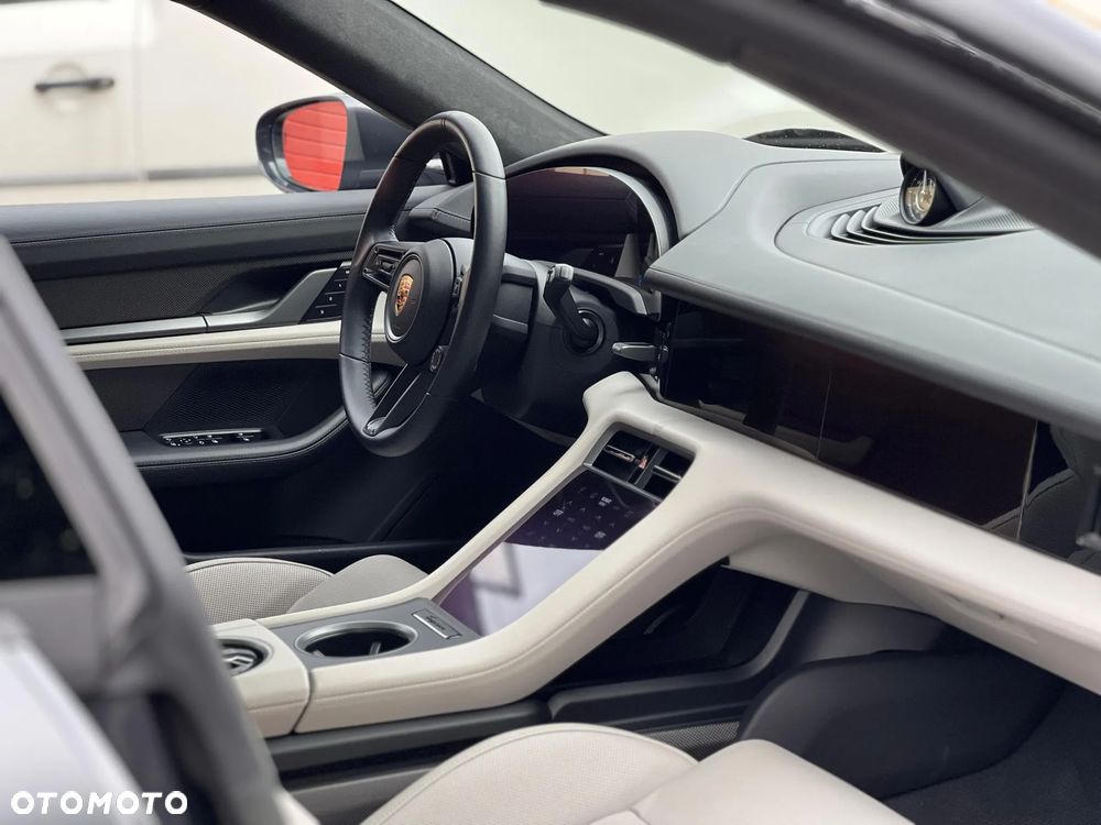 Porsche Taycan GTS Sport Turismo - 4