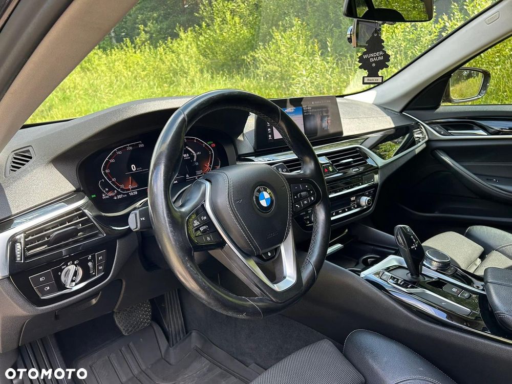 BMW Seria 5 525d xDrive Sport-Aut Luxury Line - 12