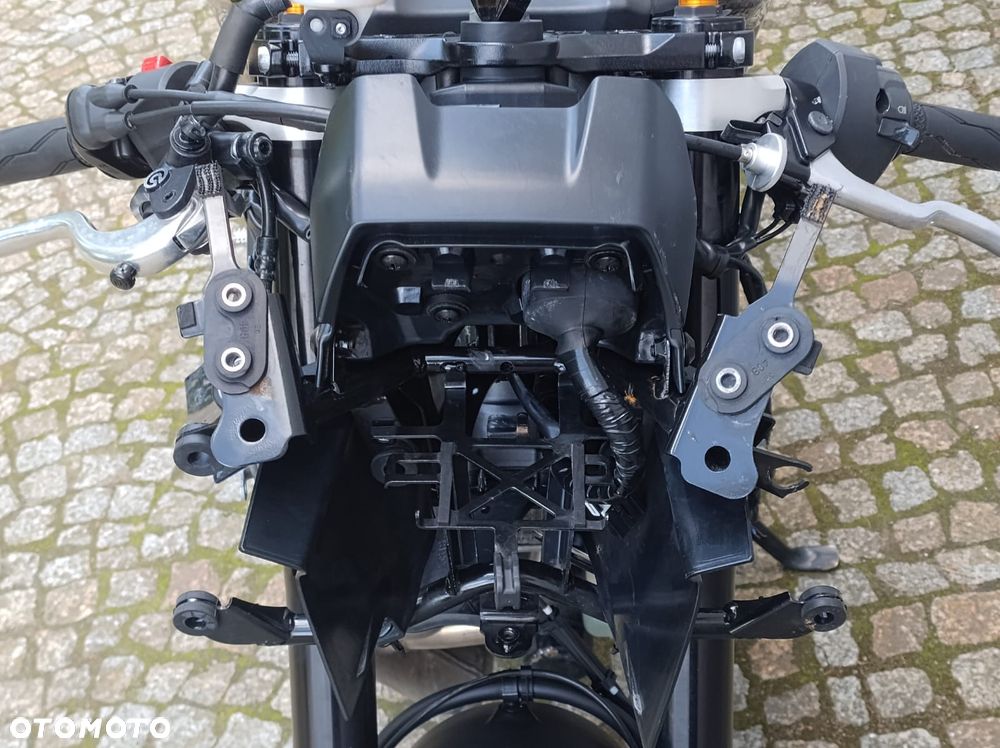Yamaha R7 - 14