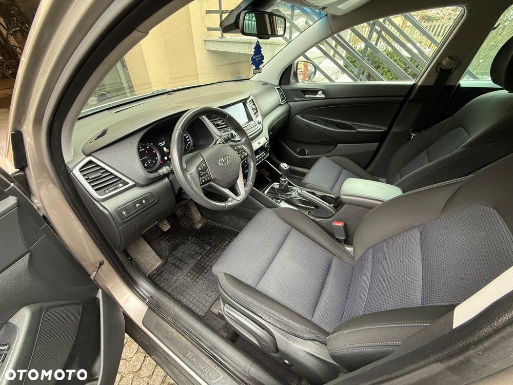 Hyundai Tucson 1.7 CRDI BlueDrive Style 2WD - 9