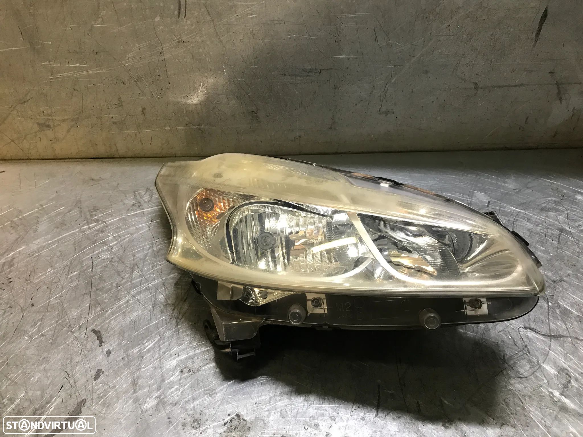 ÓTICA / FAROL PEUGEOT 208 - DIREITA - 9802221280 - 1