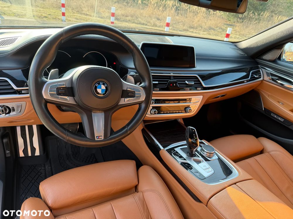 BMW Seria 7 740e iPerformance - 25
