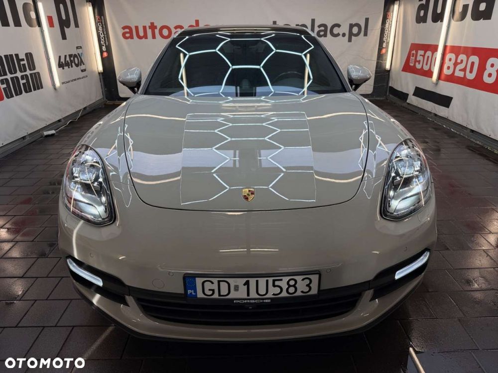 Porsche Panamera - 4
