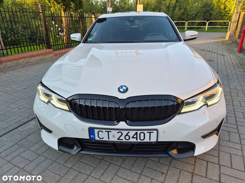 BMW 330I 2019 photo 2