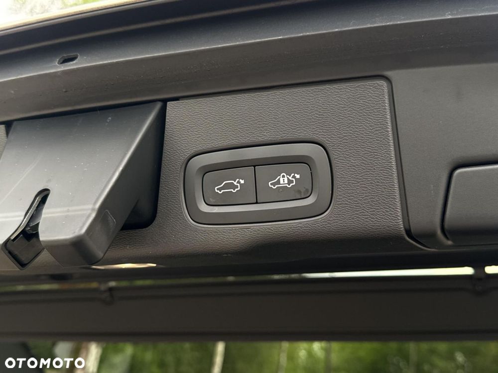 Volvo XC 60 B4 B R-Design - 19