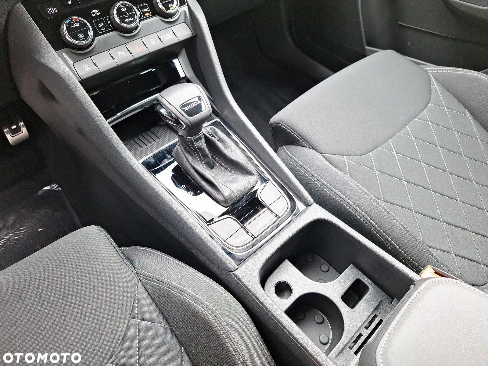 Skoda Karoq 1.5 TSI ACT Sportline DSG - 25