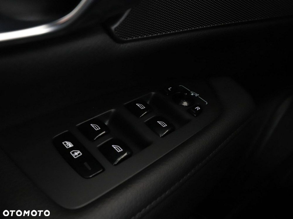 Volvo V90 T8 Twin Engine AWD Momentum - 35