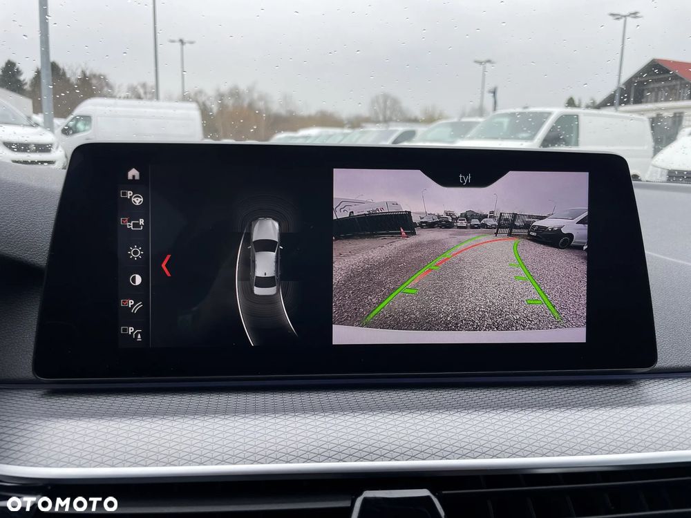 BMW Seria 5 520d xDrive - 11