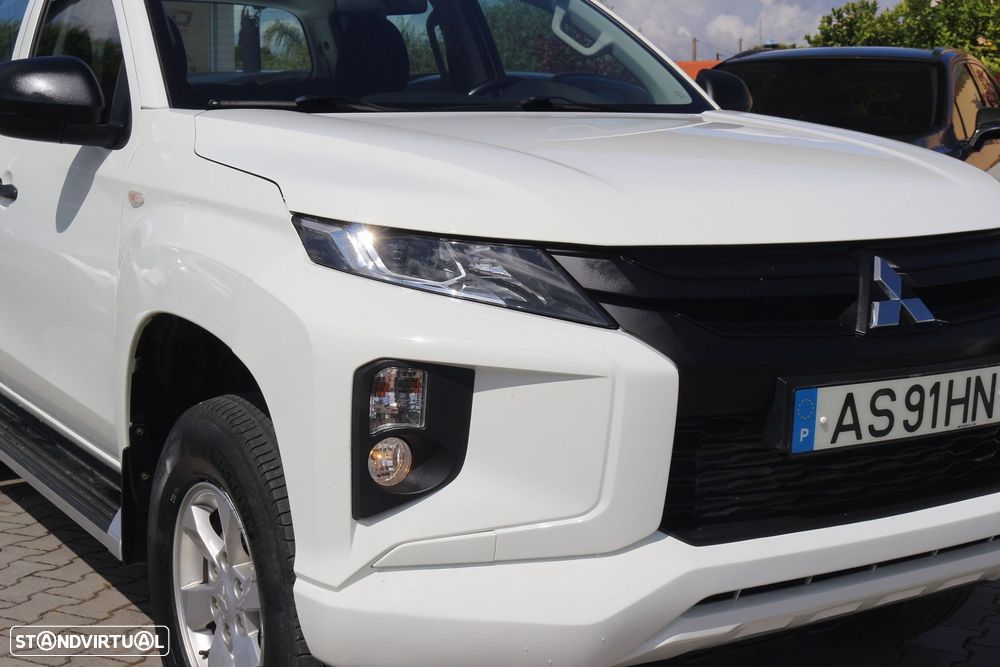 Mitsubishi L200 2.3 DI-D Space Cab Invite Strakar Look 4WD - 6
