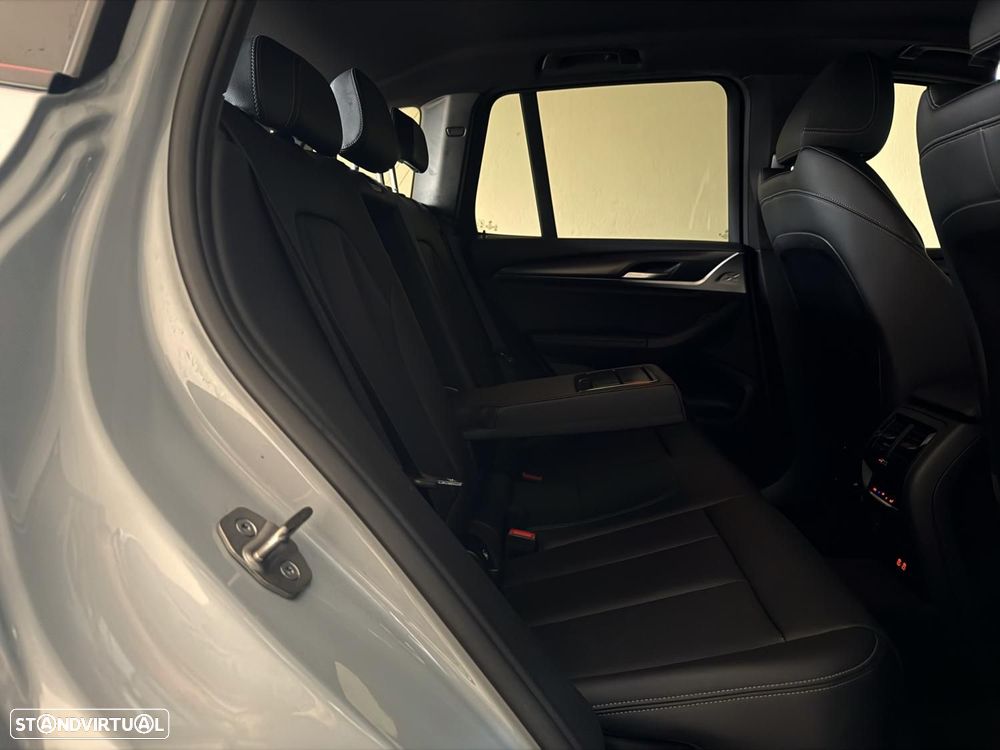 BMW X3 30 e xDrive Pack M — fotografia 32