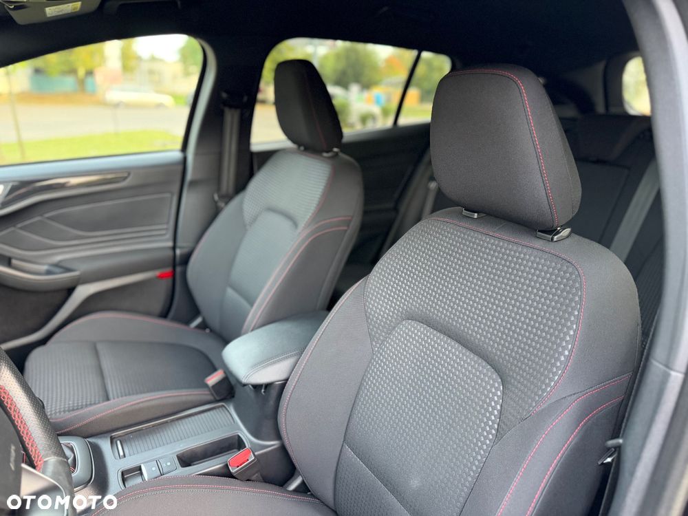 Ford Focus 1.0 EcoBoost Hybrid ST-LINE X - 17