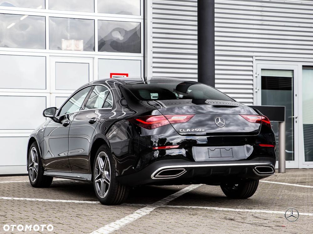 Mercedes-Benz CLA 250 E AMG Line 8G-DCT - 4