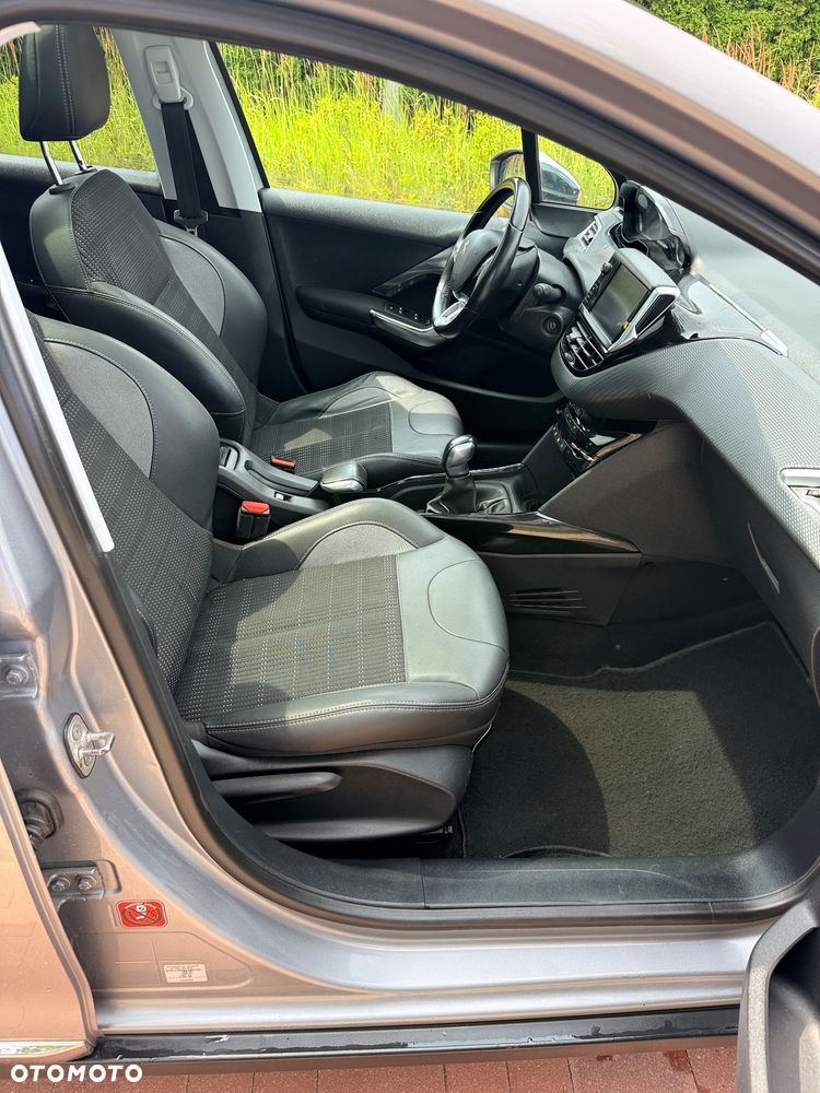 Peugeot 2008 1.2 Pure Tech Allure S&S - 7