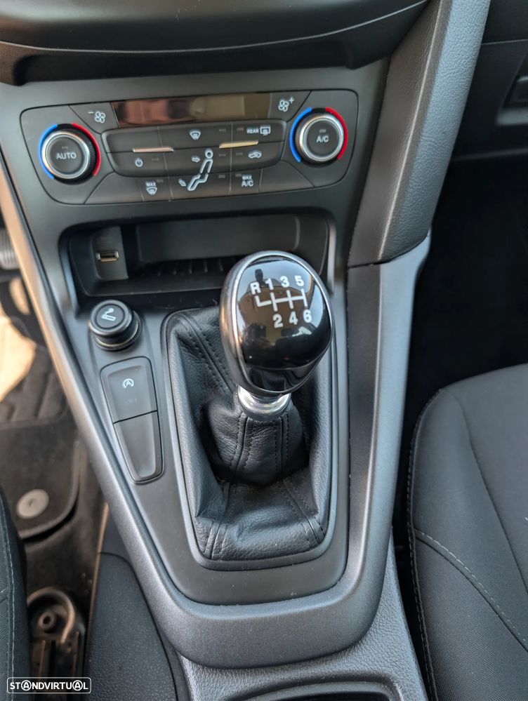 Ford Focus SW 1.0 EcoBoost S&S TITANIUM DESIGN — fotografia 16