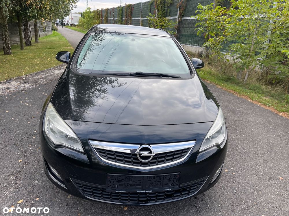 Opel Astra 2012 photo 4