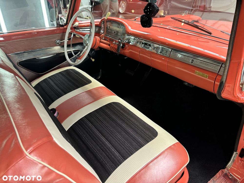 Ford Fairlane - 29