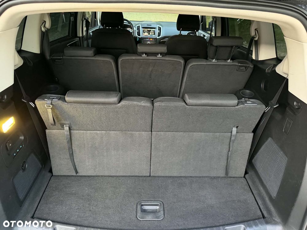 Ford S-Max - 9