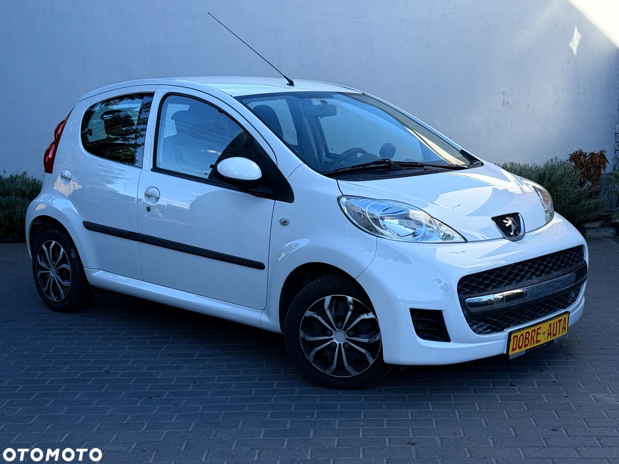 Peugeot 107 1.0 Happy - 1