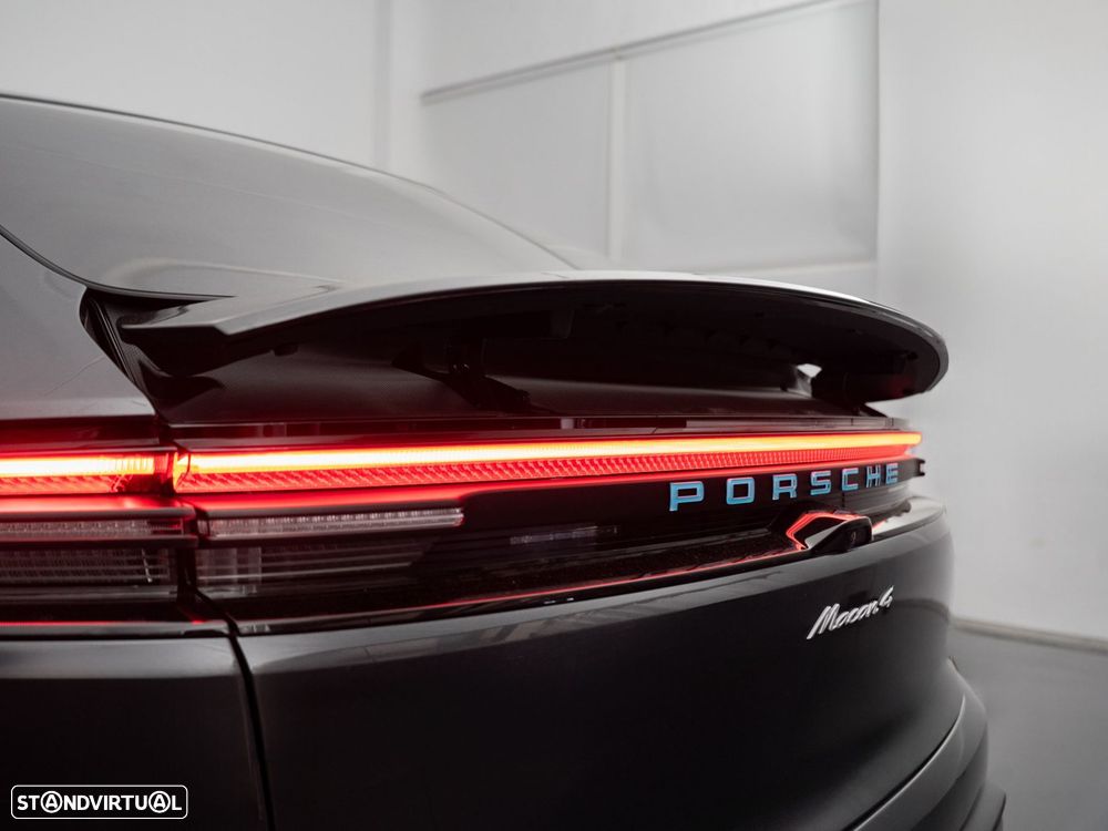 Porsche Macan Electric 4 - 13