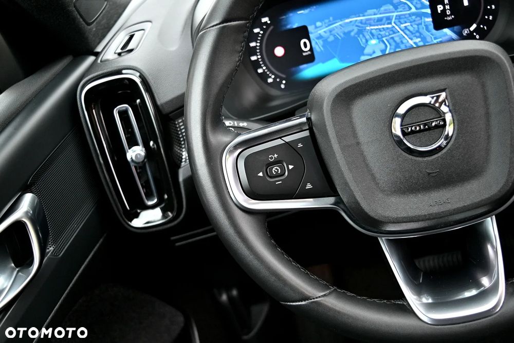 Volvo XC 40 B3 B DKG Ultra Black Edition - 30