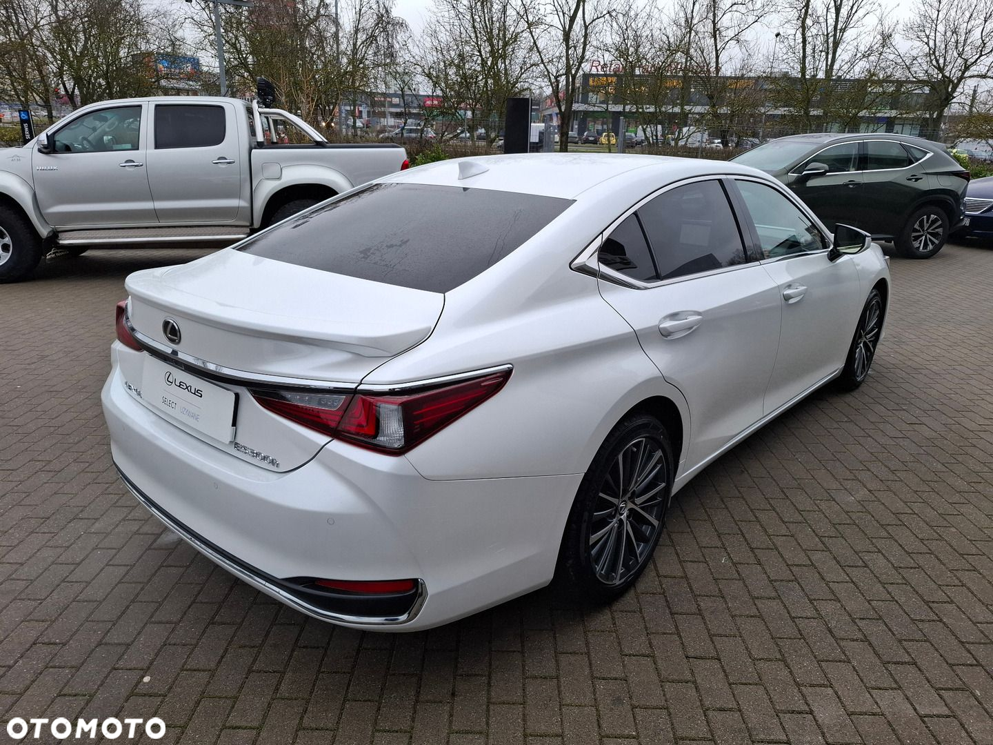 Lexus ES - 5