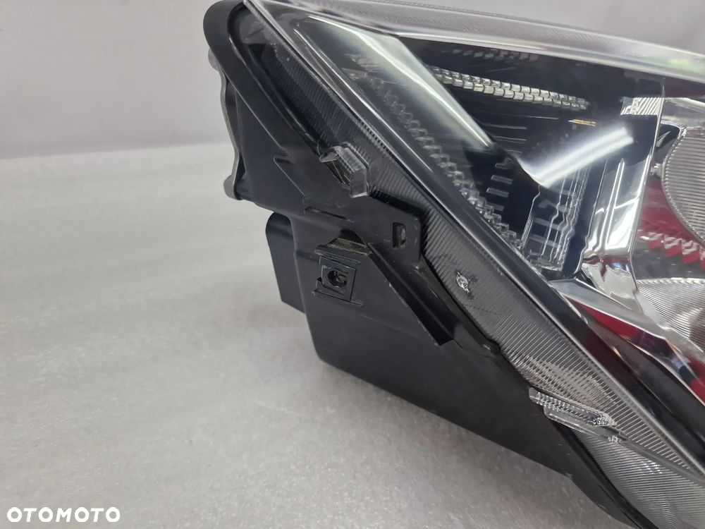 SEAT ATECA 576 16- PRAWA ZWYKŁA LAMPA PRZEDNIA PRZÓD + LED , NR 576941006A , NR AUKCJI LA253 - 9