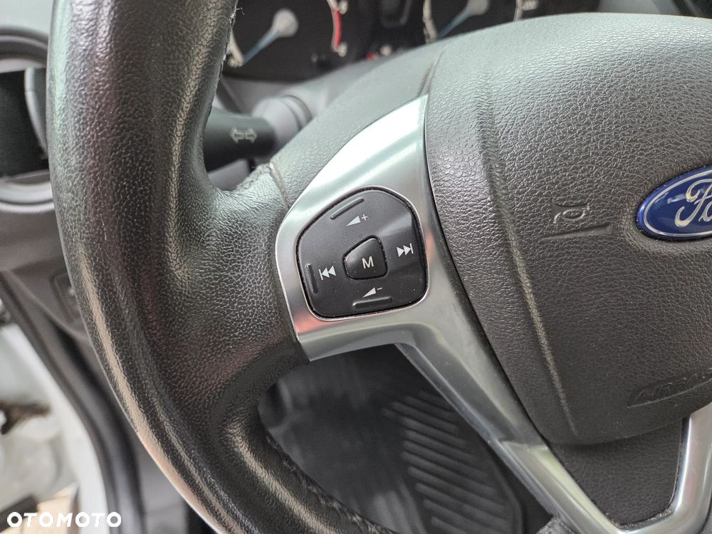 Ford Transit Courier - 15