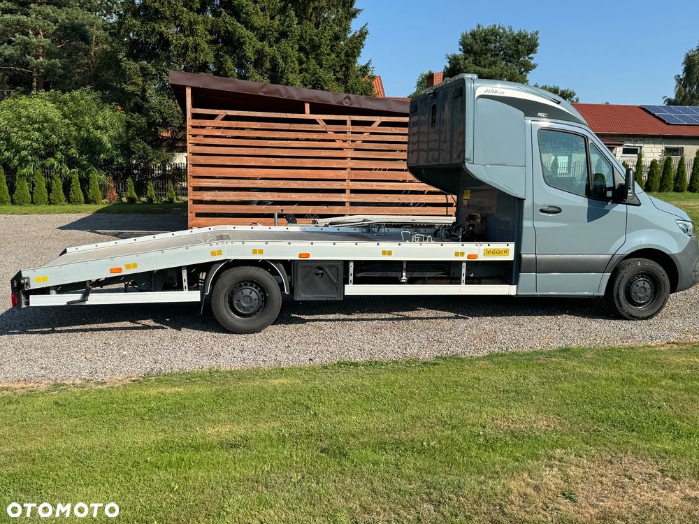 Mercedes-Benz Sprinter - 4