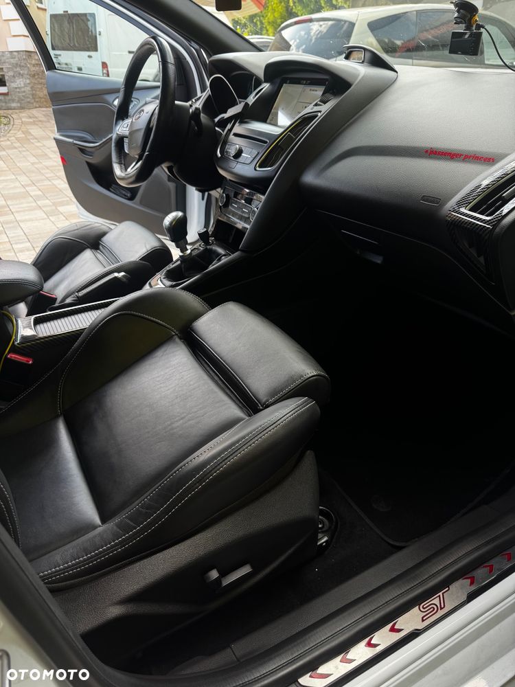 Ford Focus 2.0 EcoBoost ST - 18