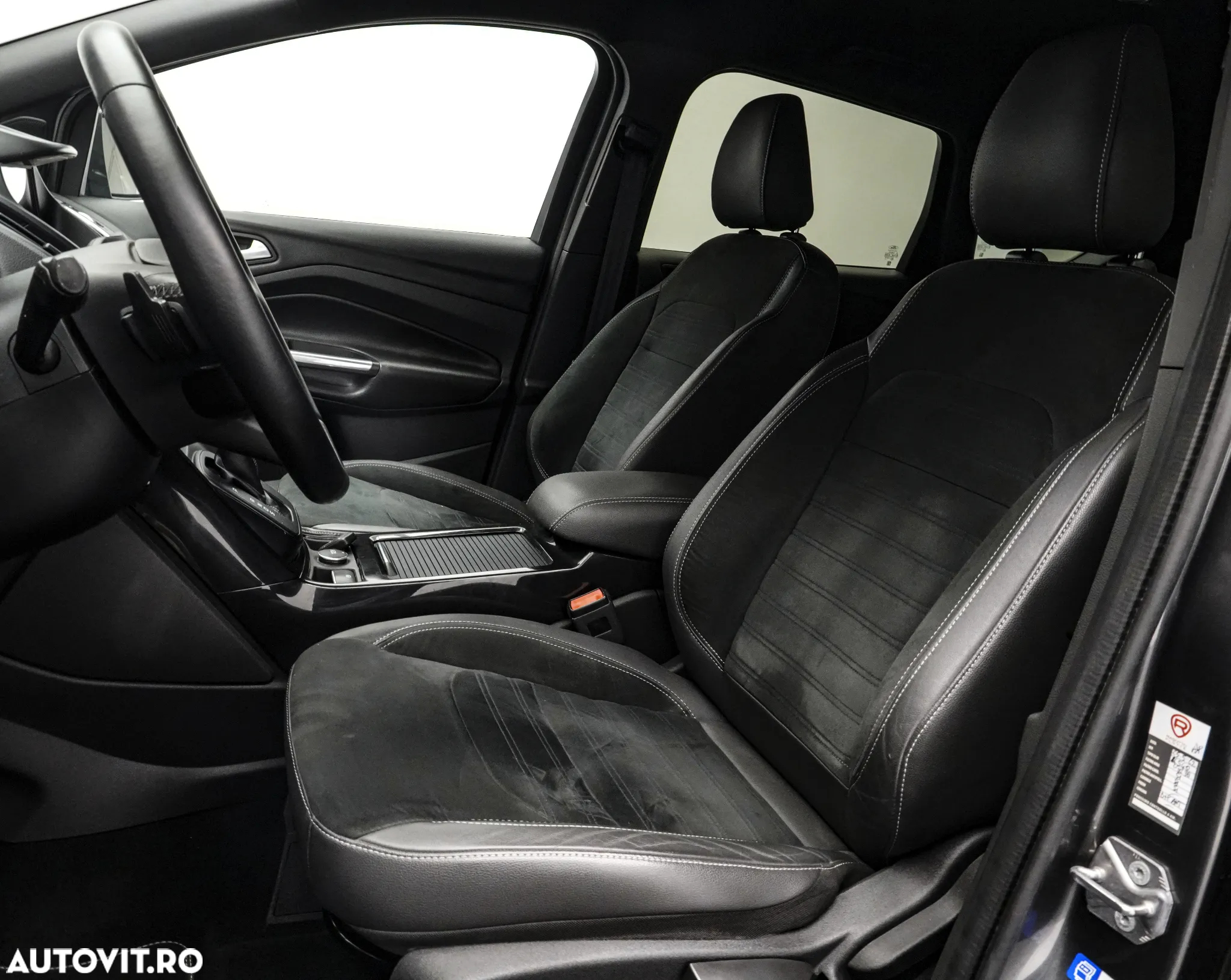 Ford Kuga 2.0 TDCi 4WD Powershift ST-Line - 11