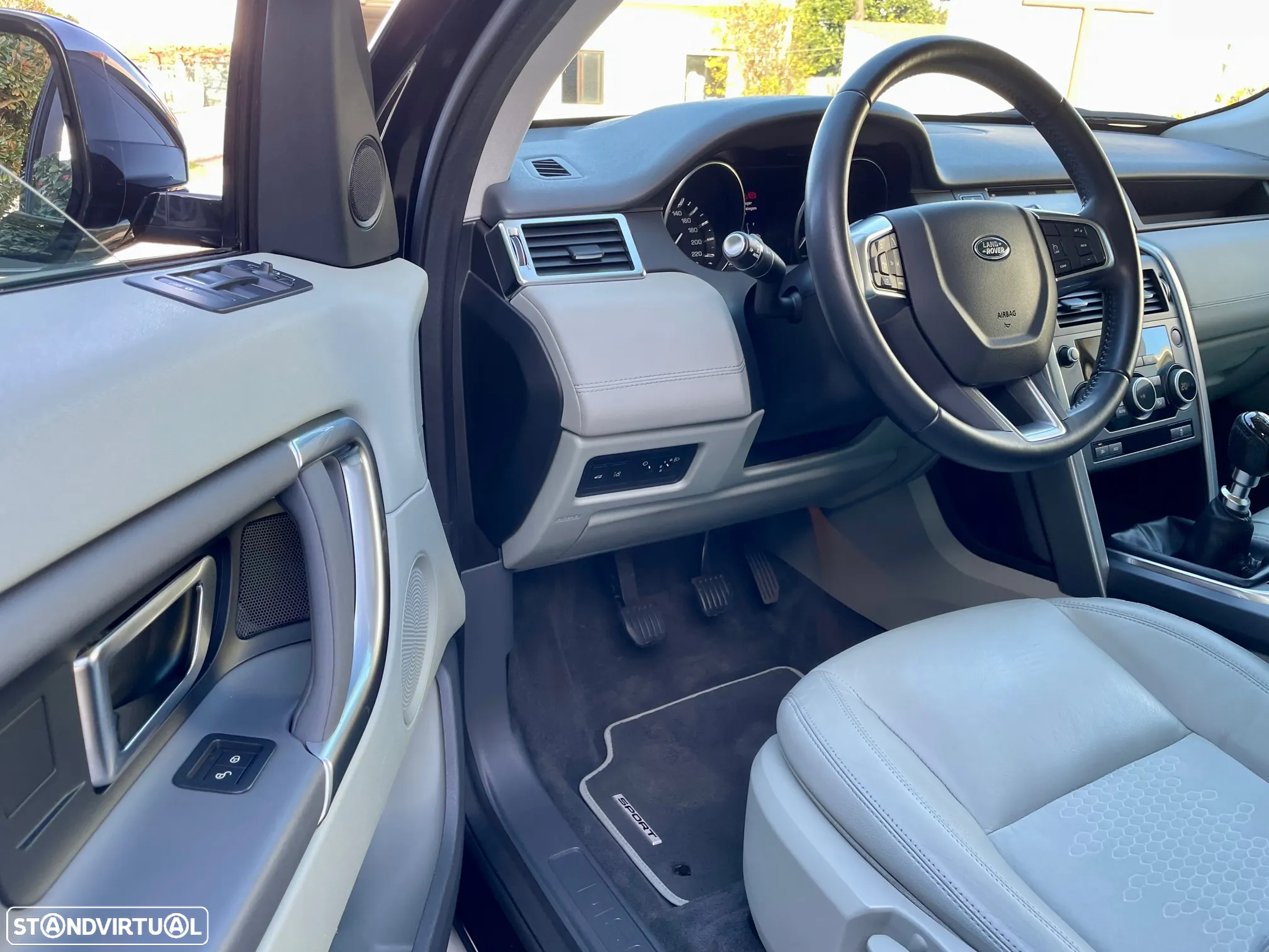 Land Rover Discovery Sport 2.0 TD4 SE - 26